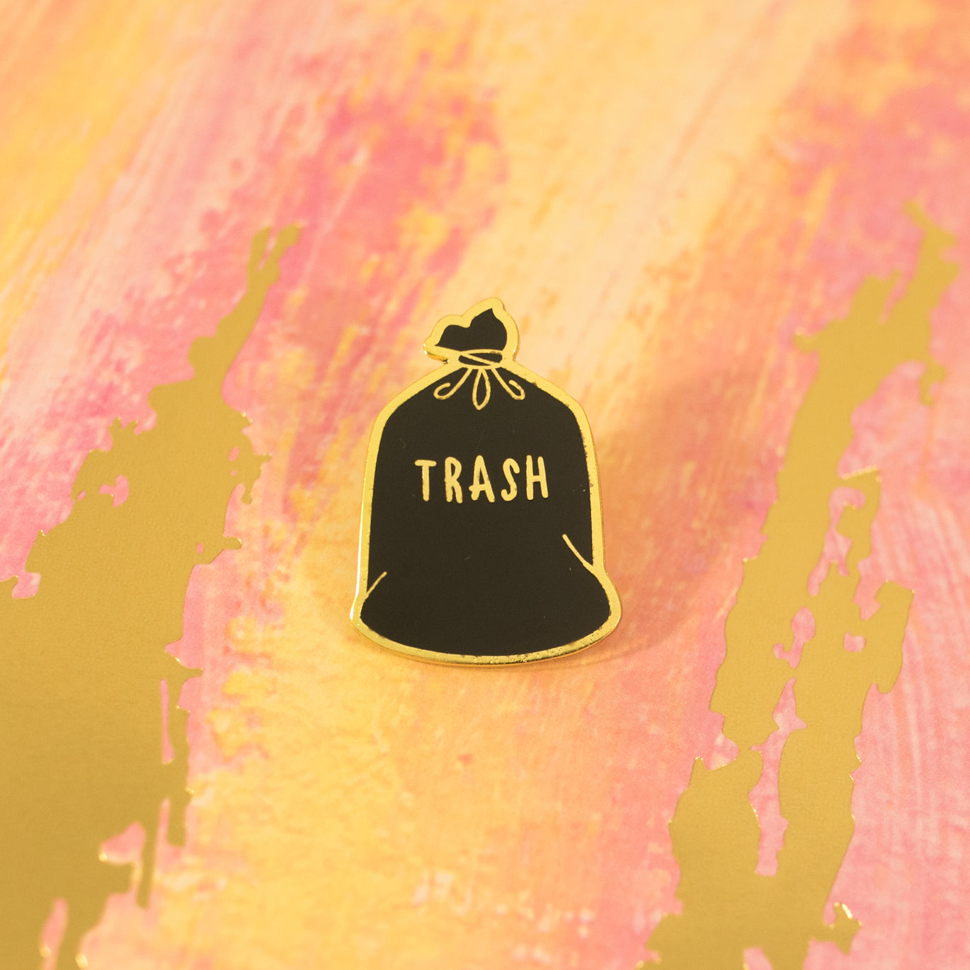 Pin Point Trashes Trash pin – GAYPIN'